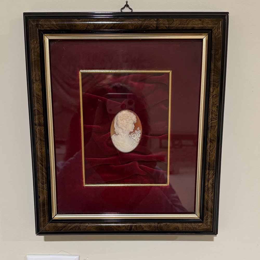 VINTAGE ARTIGIANATO TORRESE BLACK & VELVET HANDMADE CAMEO SHADOW BOX FROM ITALY